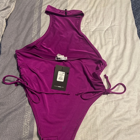 Sexy turtleneck ruched bodysuit in magenta.fashionova size xl - Picture 5 of 5
